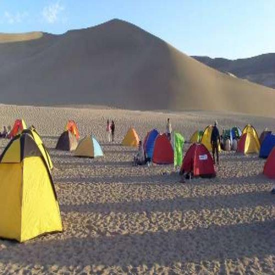 敦煌鳴沙山沙漠露營